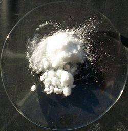 250px-ammonium_chloride.jpg